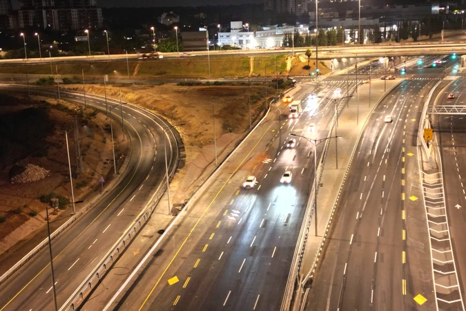 כבישים מוארים וסימון נתיבים במחלף מורשה