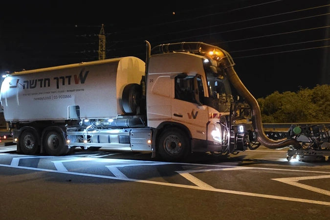 מקרצפת להסרת סימוני צבע מהכביש