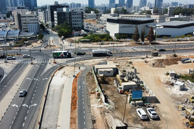 סימון צומת ונתיבי פנייה בכביש אם המושבות