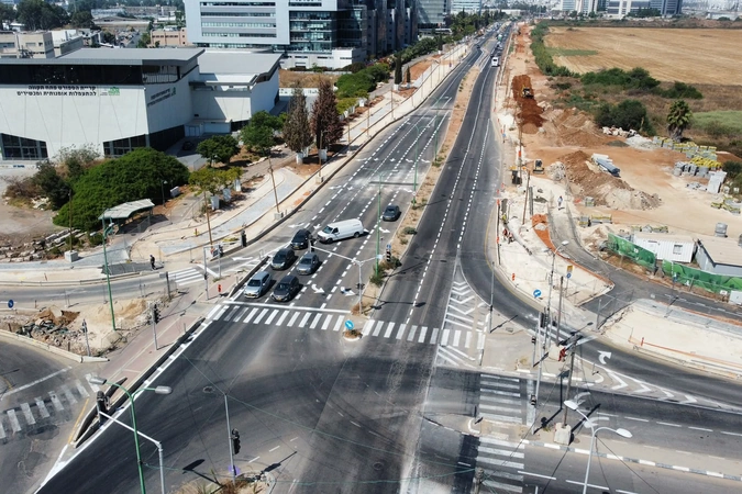 סימון נתיבים ומעברי חצייה בצומת אם המושבות