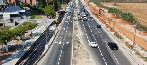 חצי כיוון וקווי נתיב בכביש אם המושבות
