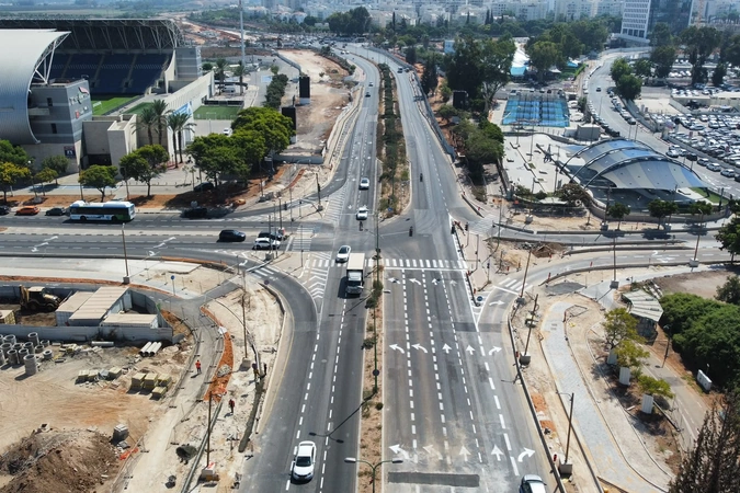 צומת מרכזי לאחר סימון כביש באזור אם המושבות