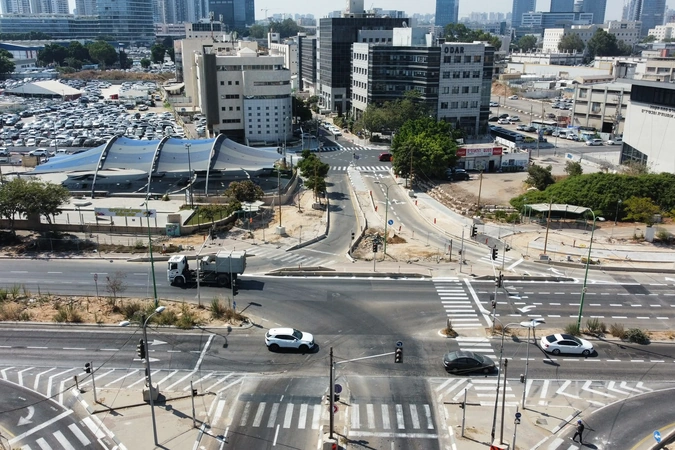 סימון צומת רחב ומעברי חצייה באם המושבות