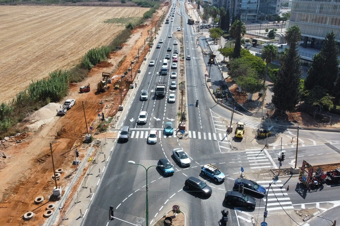 צומת פעיל עם סימוני נתיבים באם המושבות